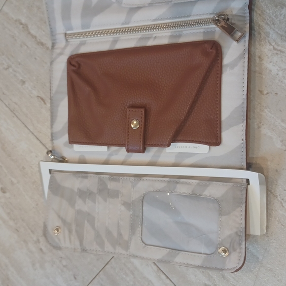 NWT Path Travel Wallet - Picture 6 of 7